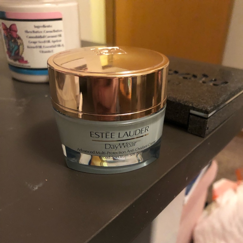 Estée Lauder day wear cream